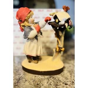 Dolfi Lisi Martin Figurine Girl Feeding Birds Winter NIB Italy 44006 READ